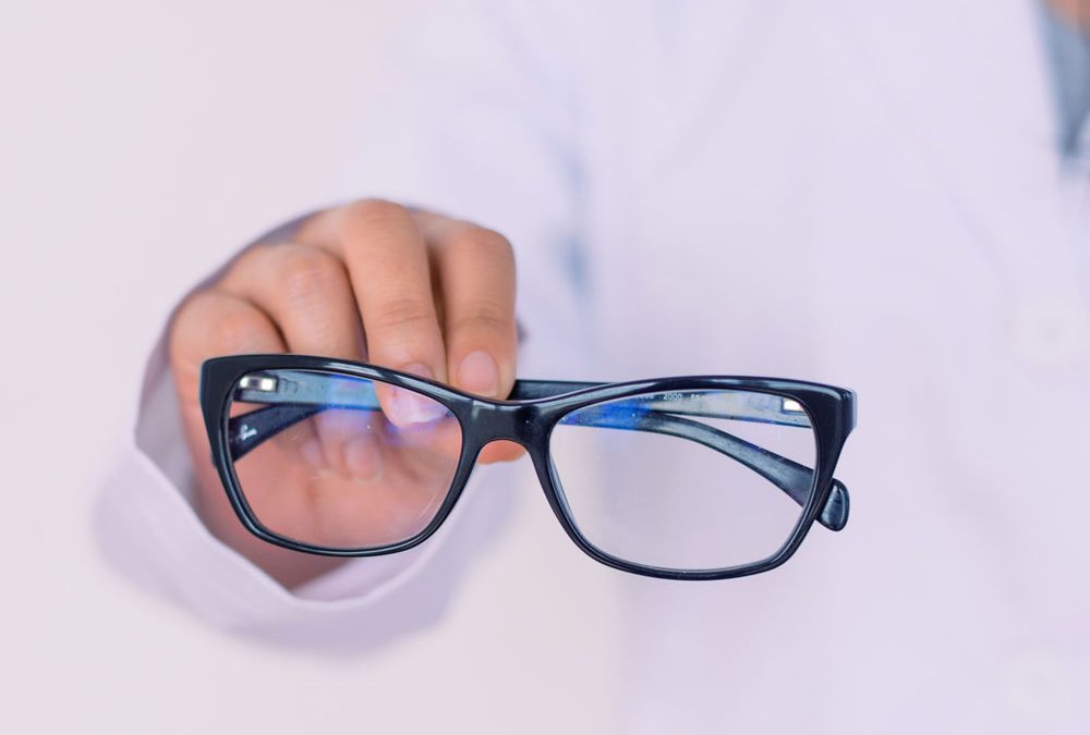 Las diferencias entre lentes monofocales, bifocales y progresivos